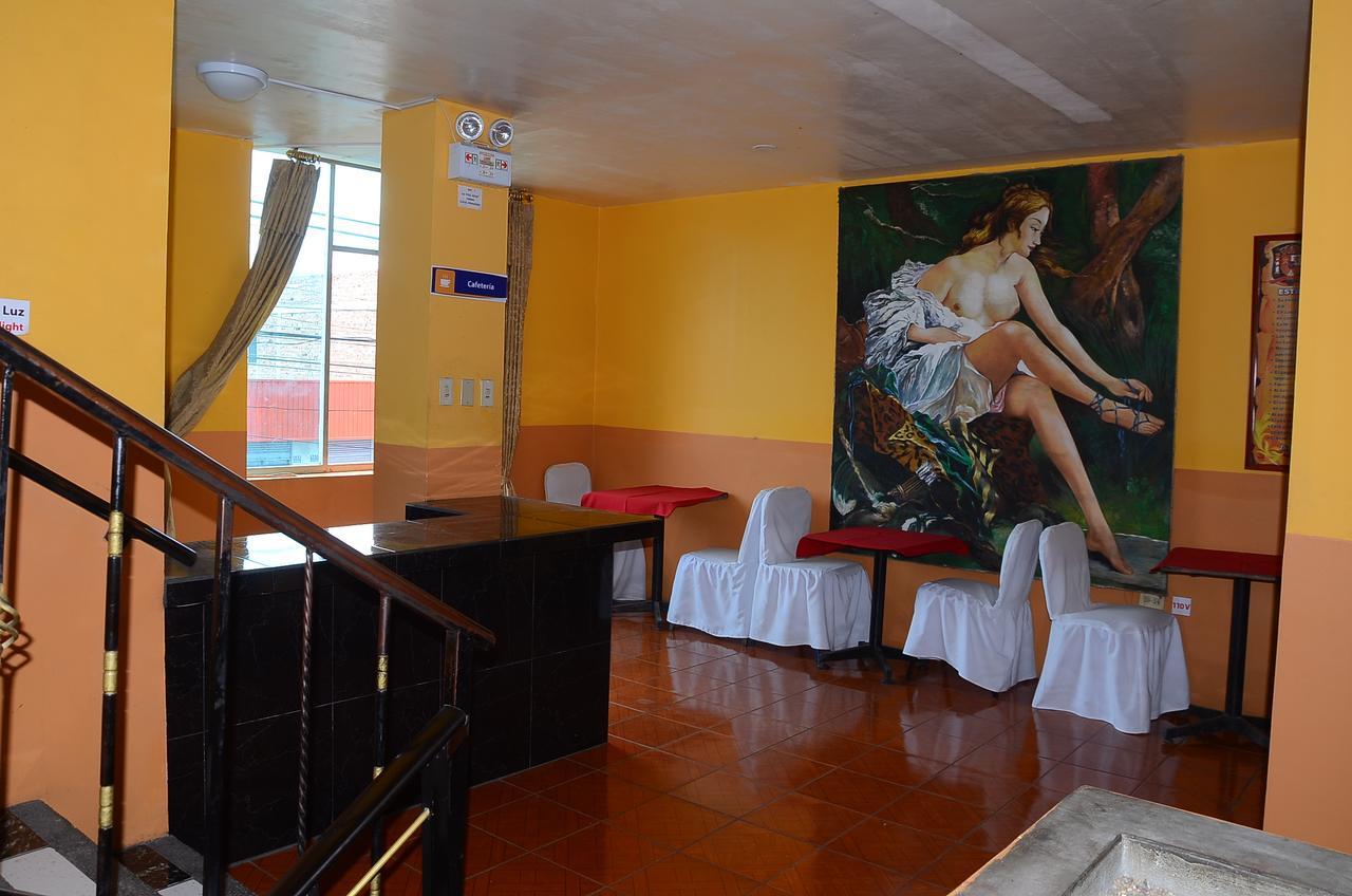 Hotel Real Madrid Riobamba Exterior photo