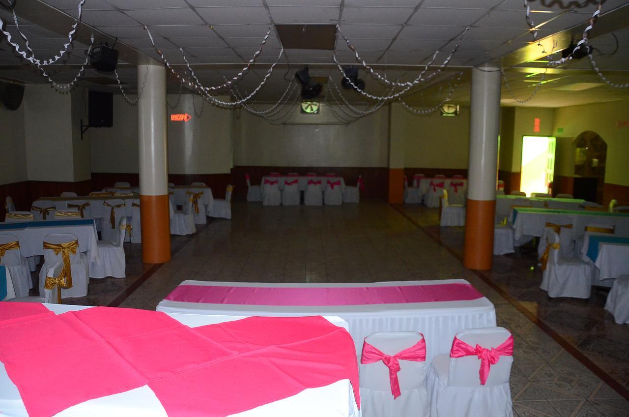Hotel Real Madrid Riobamba Exterior photo